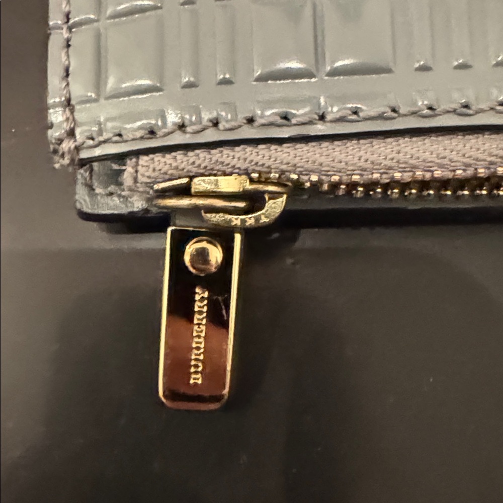 Burberry Grey Leather and patent Leather wallet in pristine condition - Picture 7 of 7